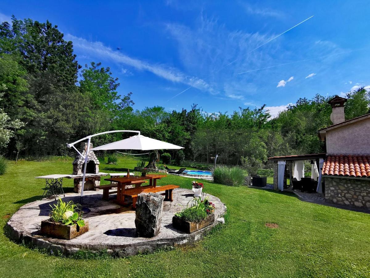 Nedeščina Holiday House Vuki מראה חיצוני תמונה